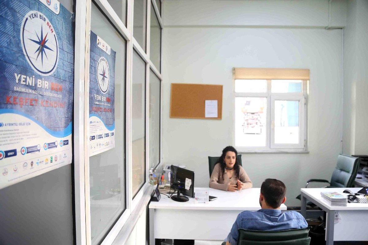 Kendi Uyuşturucudan Kurtuldu Şimdi Arkadaşlarını Kurtarmaya Çalışıyor