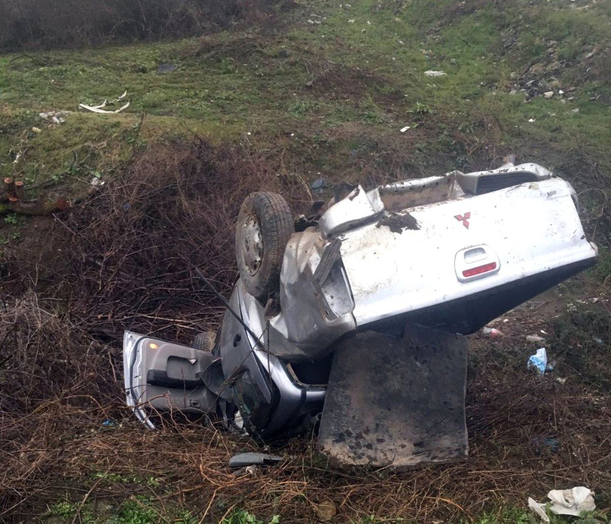 Otomobil Şarampole Uçtu, Nişanlı Çift Ölümden Döndü