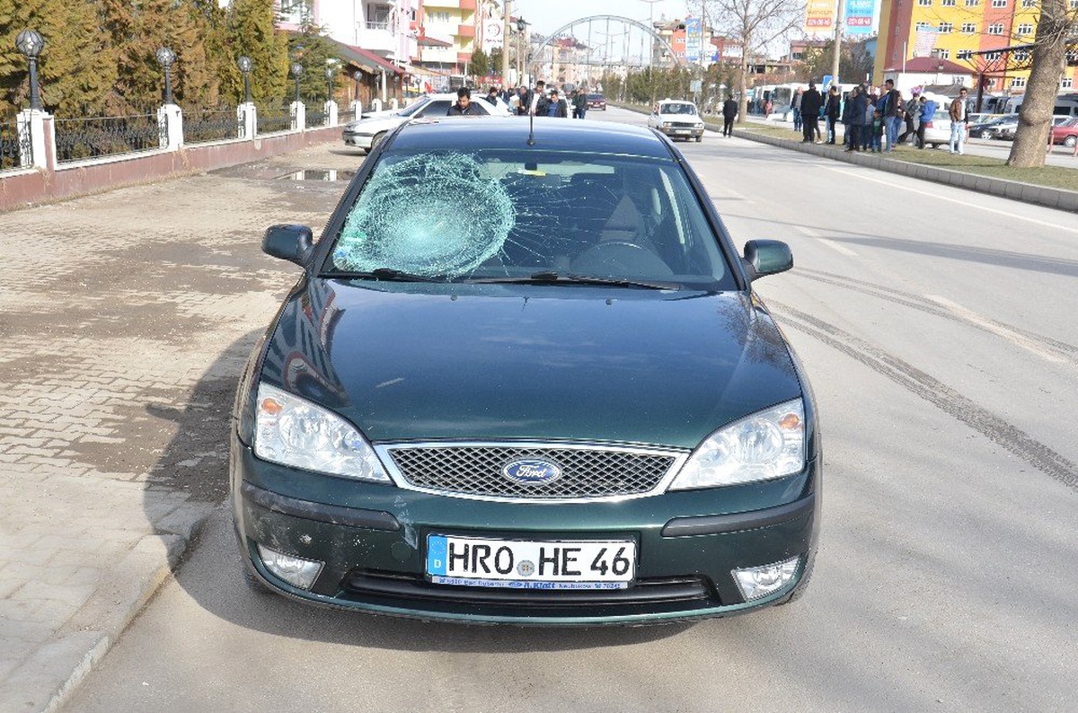 Otomobilin Çarptığı Bisikletli Yaralandı