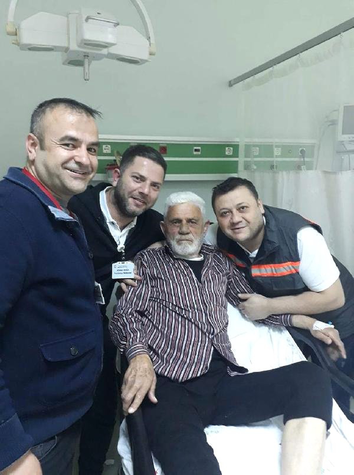 Oyuncu İhsan Gedik, Tiyatro Gösterisi Sırasında Düşerek Yaralandı