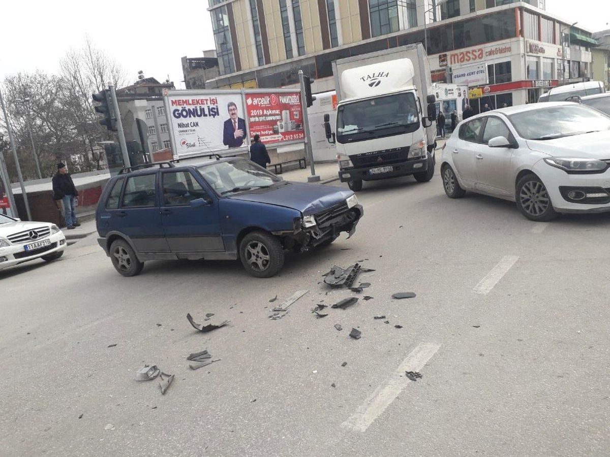 Park Halindeki Kamyon Kazaya Neden Oldu
