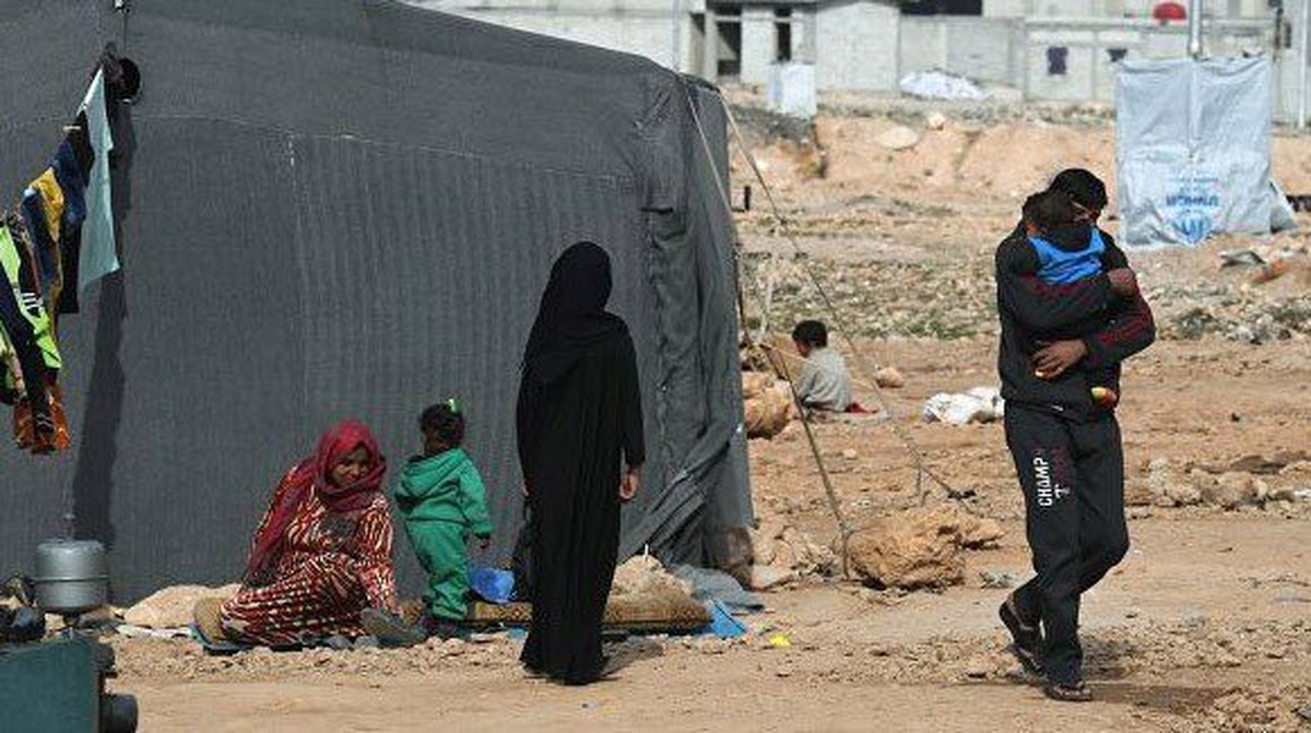 Rusya Suriye\'deki Rukban Kampına 15 Otobüs Gönderdi