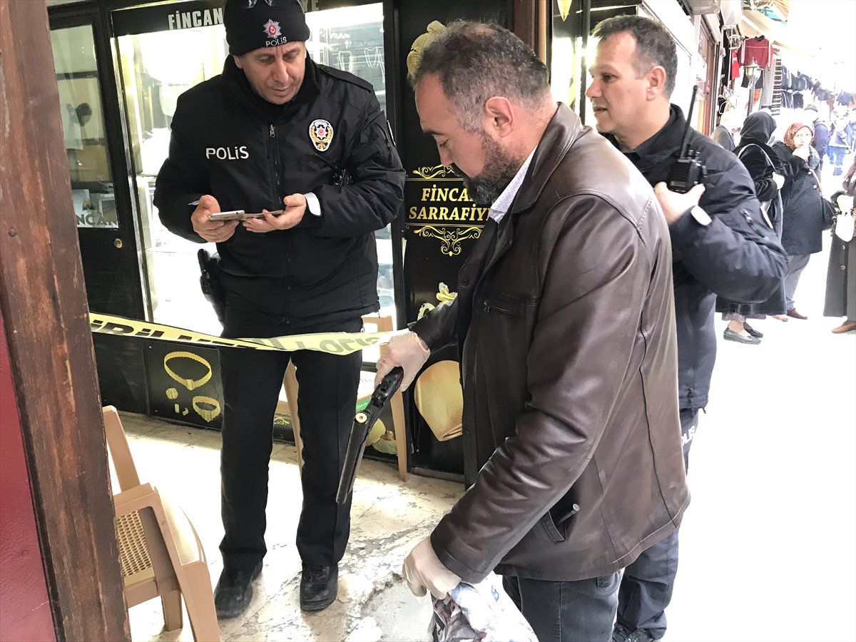 Tüfeği "Doldur Boşalt" Yaparken Arkadaşını Vurdu