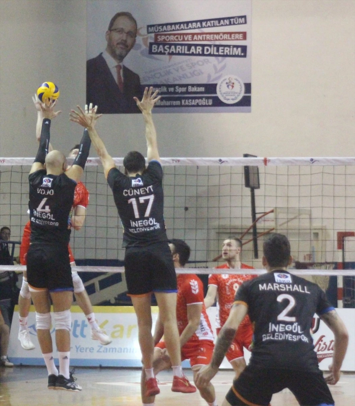 Voleybol: Efeler Ligi