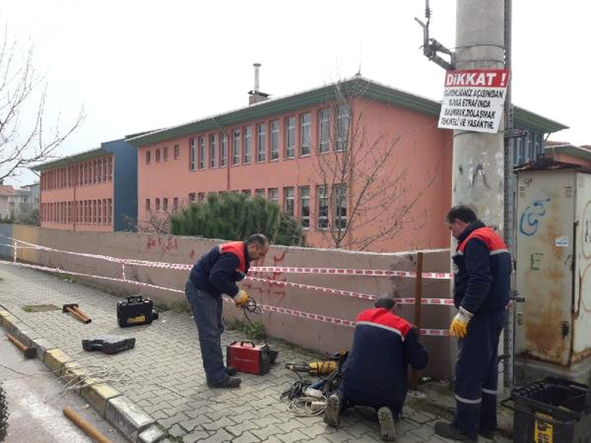 Yıkılma Tehlikesi Bulanan Okul İstinat Duvarı İçin Çit Çekildi
