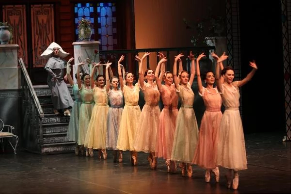 19 Mayıs\'ın 100\'üncü Yıl Dönümü İçin Çalıkuşu Balesi Sahnelendi