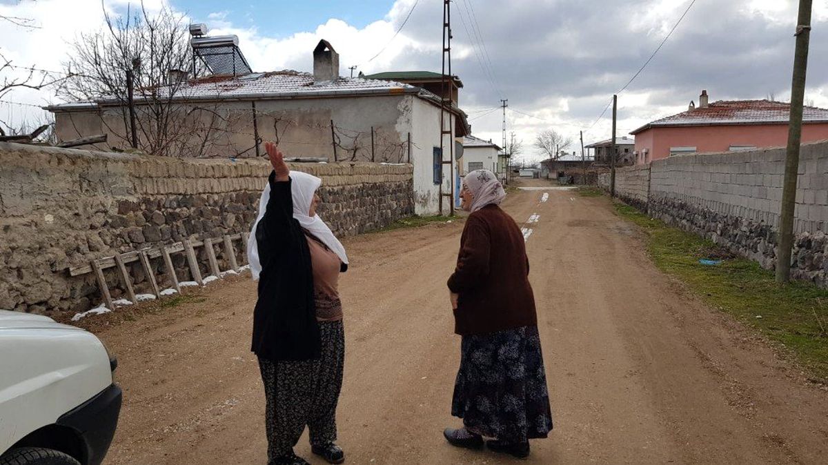 74 Yaşındaki Zilfi Nine Muhtar Adayı Oldu