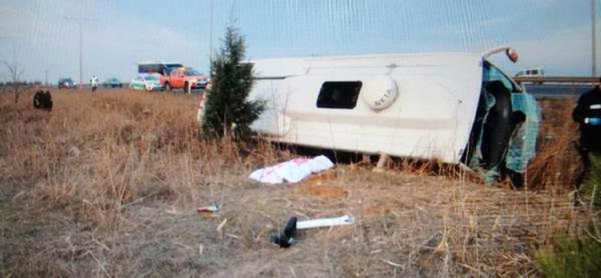 Ankara\'da Sporcuları Taşıyan Minibüs Devrildi: 1 Ölü, 17 Yaralı