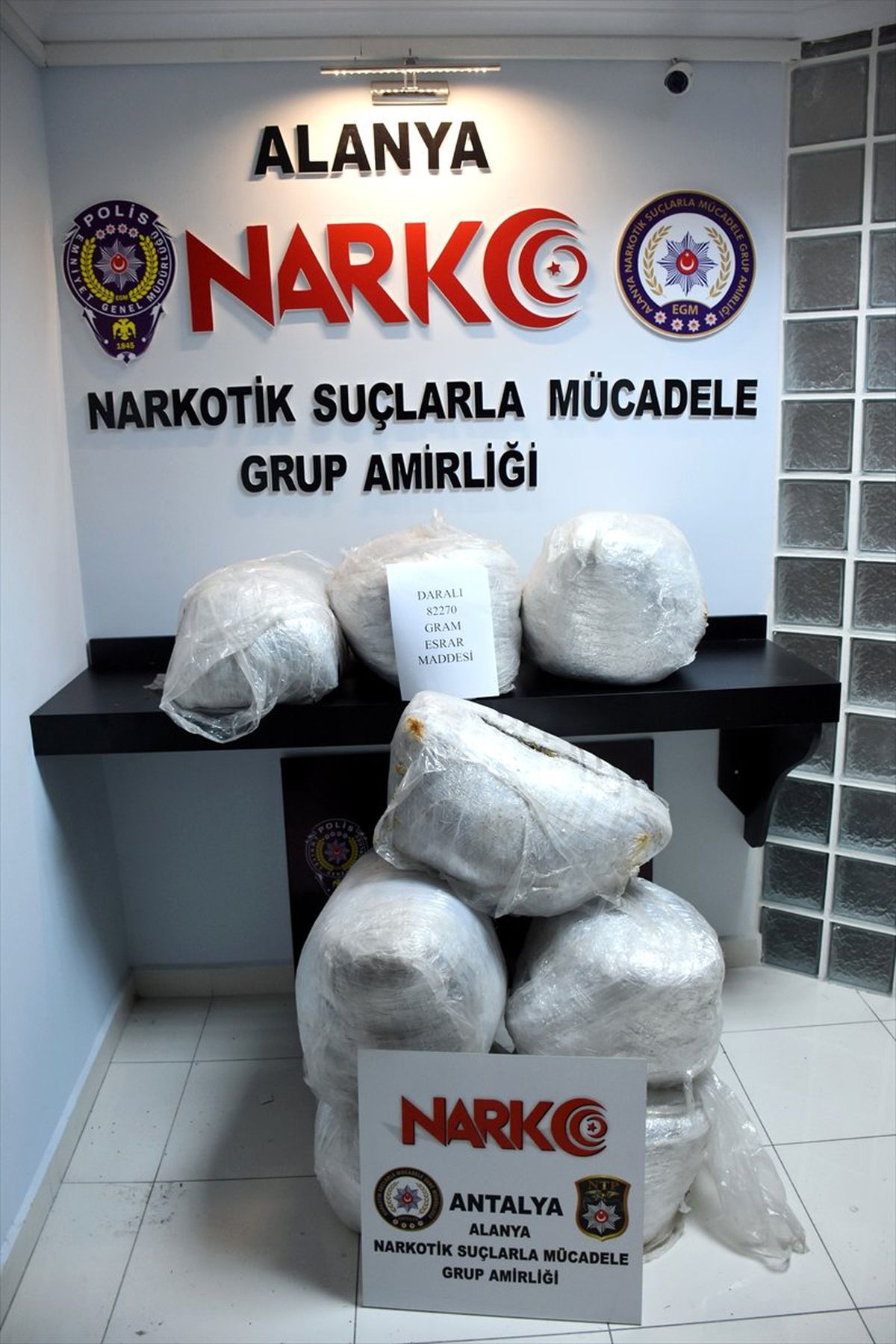 Antalya\'da 82 Kilo 250 Gram Esrar Ele Geçirildi