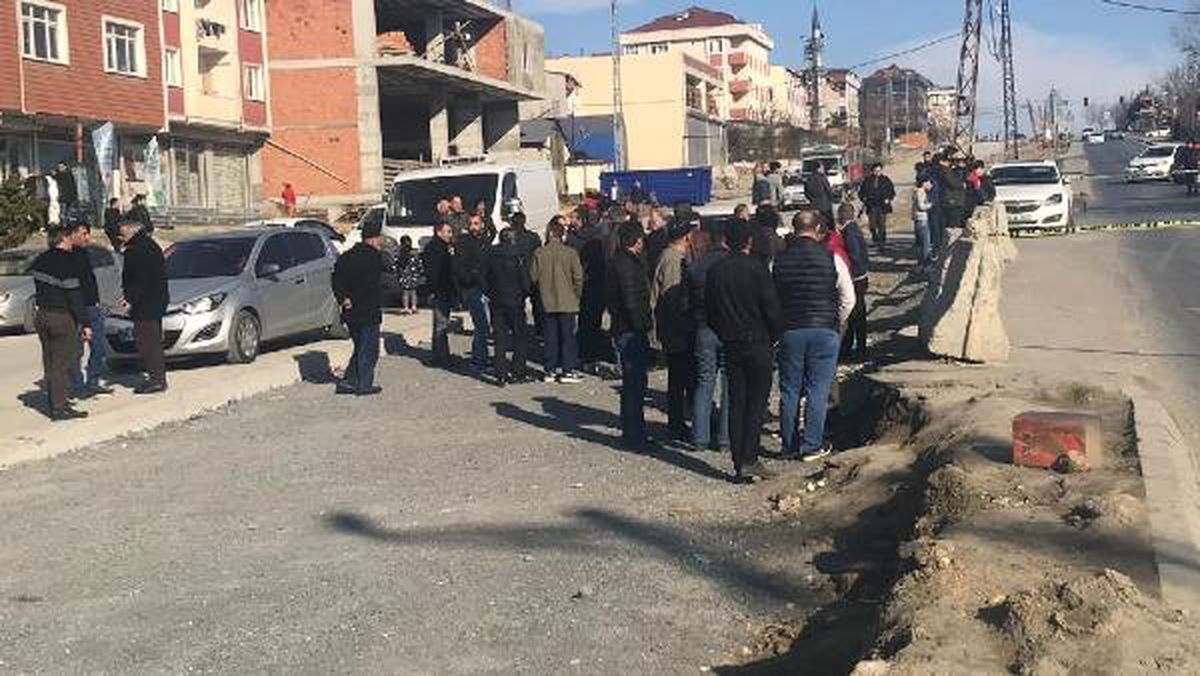 Arnavutköy\'de Silahlı Çatışma: 1 Ölü 3 Yaralı (1)