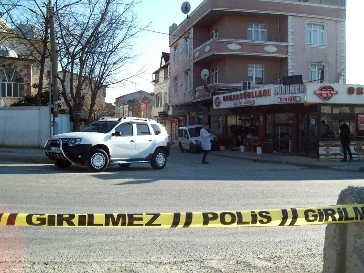 Arnavutköy\'de Silahlı Çatışma: 3 Ölü, 3 Yaralı
