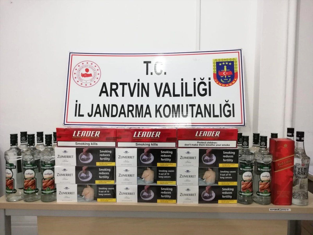 Artvin\'de Gümrük Kaçağı Sigara ve İçki Ele Geçirildi