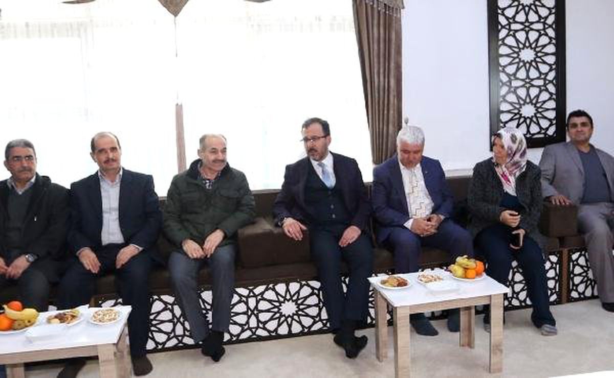 Bakan Kasapoğlu, Muğla\'da Öğrenci Aileleriyle Buluştu