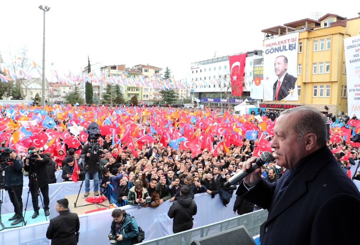 Bay Kemal, Sen Kandil\'in Yandaşısın"