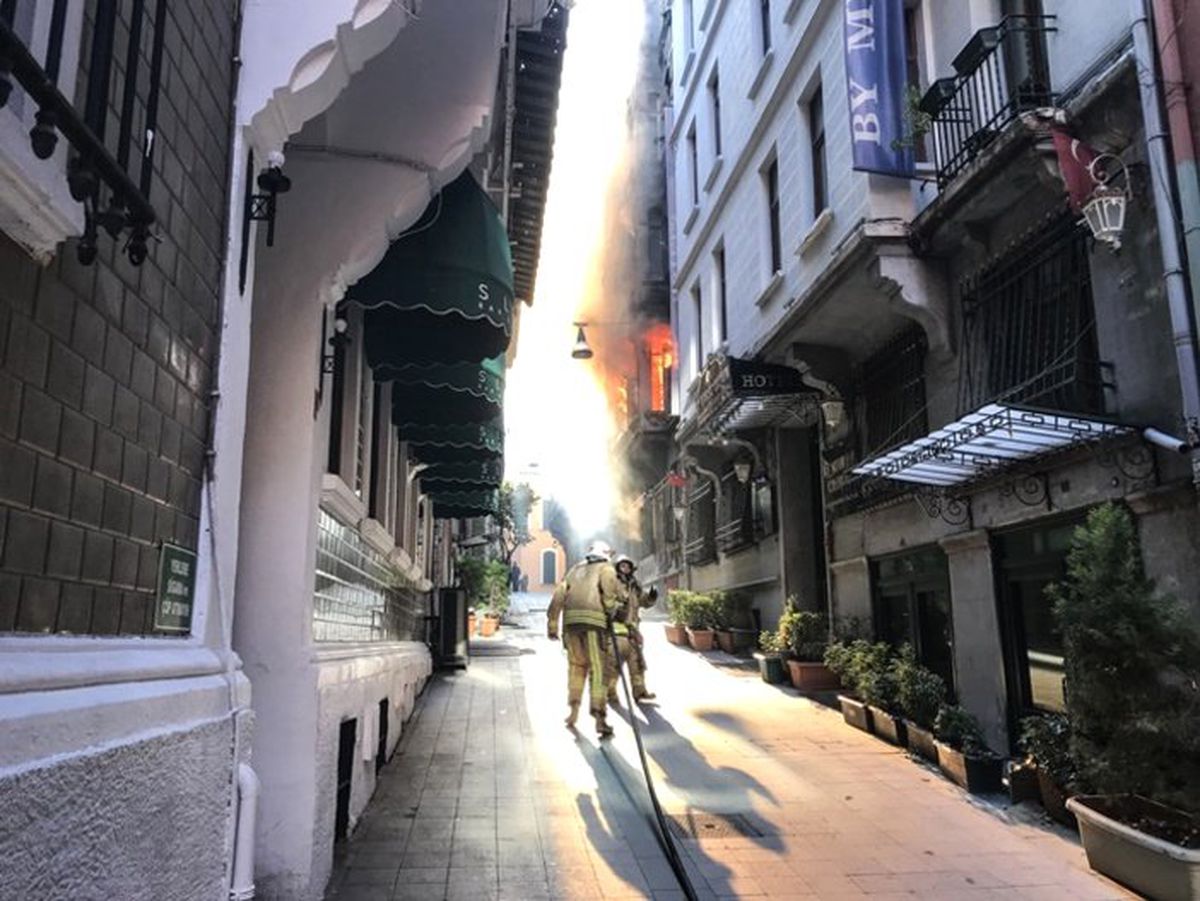 Beyoğlu\'nda yangın