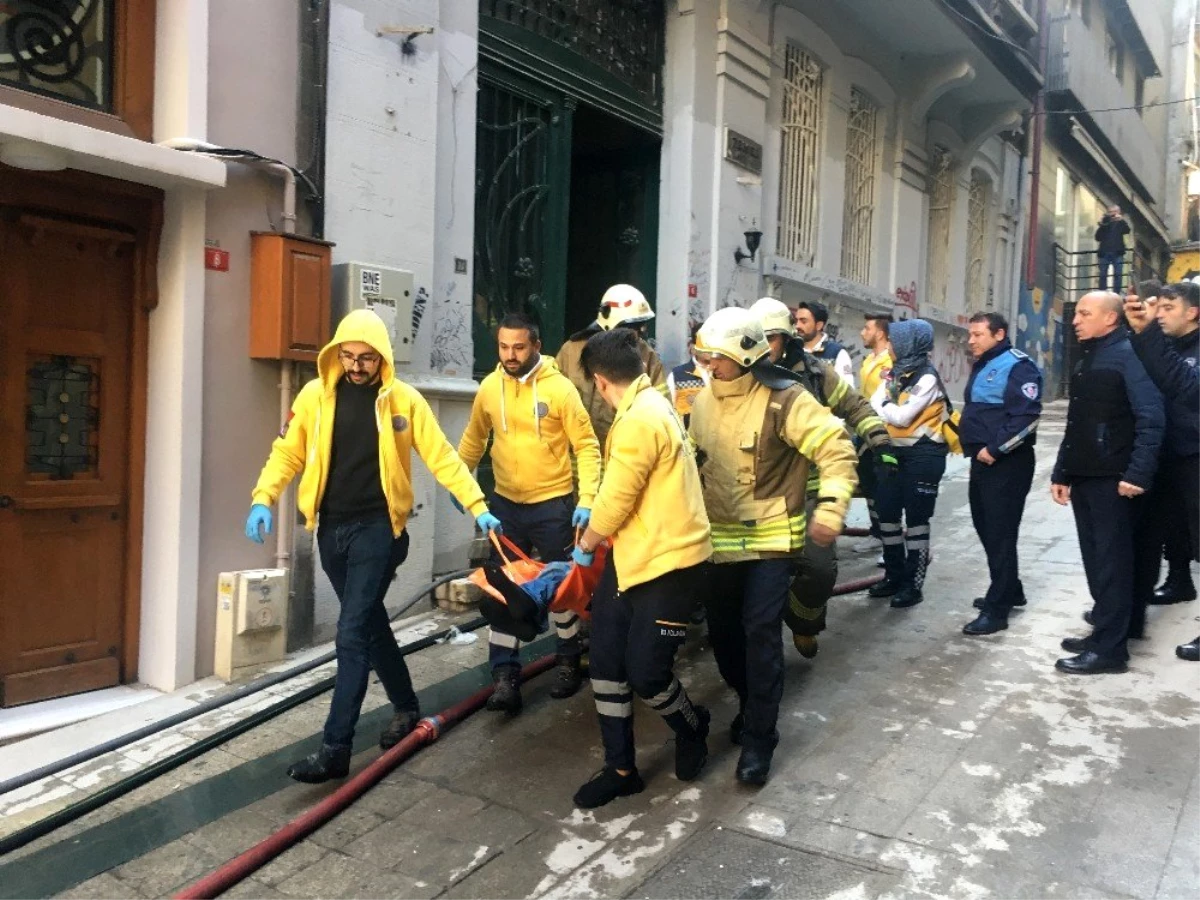 Beyoğlu\'nda Yangın Faciası: 3 Ölü, 2 Yaralı