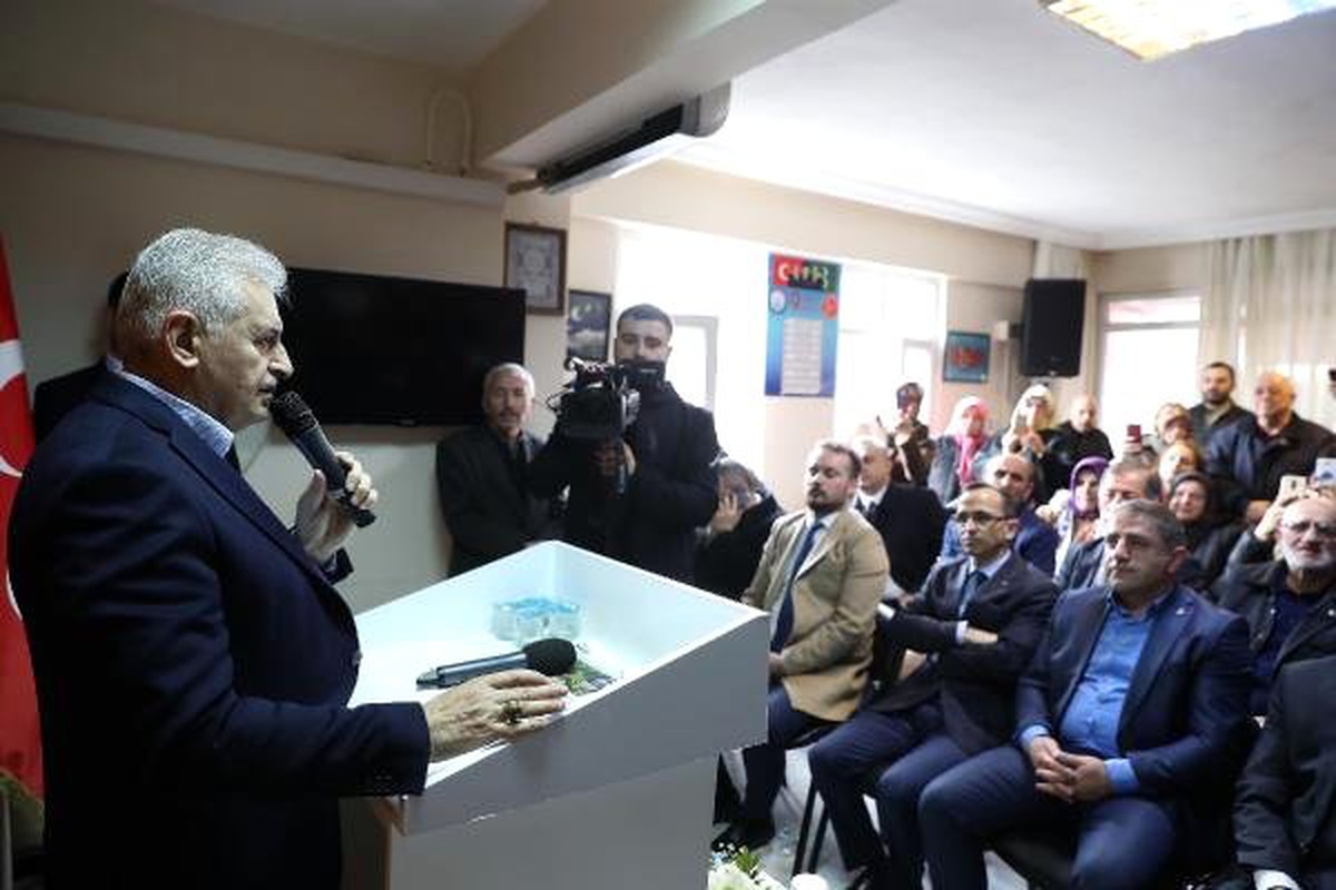 Binali Yıldırım Şile\'de... Taksi Durağında Çalan Telefona Baktı, Taksi Kullandı