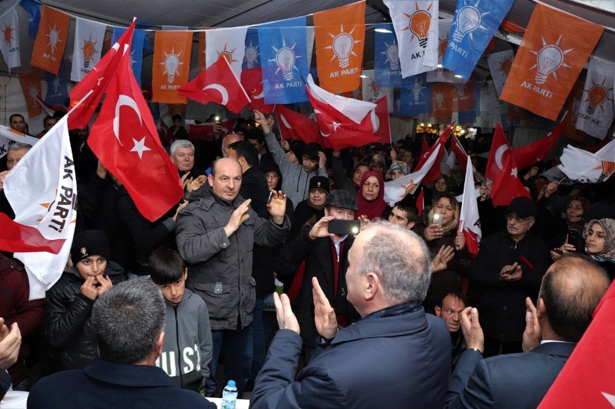 Çay Mahallesi Faruk Özlü\'yü Bağrına Bastı