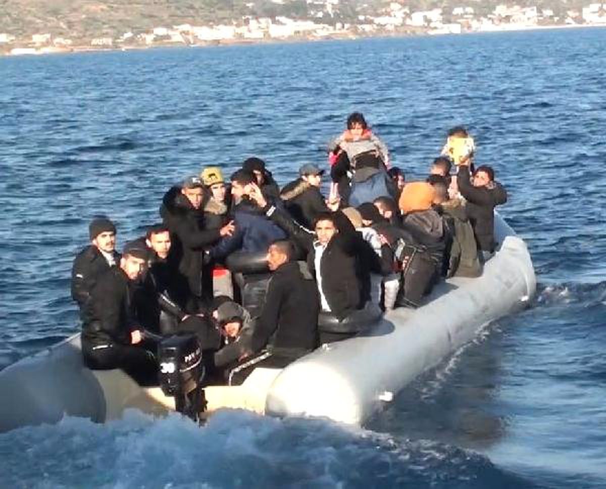 Çeşme\'de 44 Kaçak Yakalandı