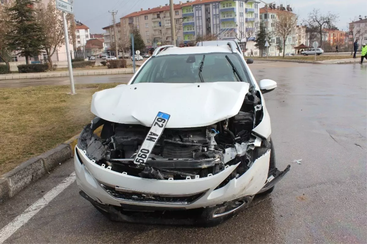 Elazığ\'da Trafik Kazası: 3 Yaralı