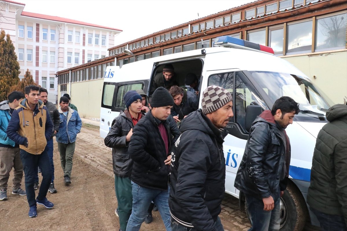 Erzincan\'da 49 Düzensiz Göçmen Yakalandı