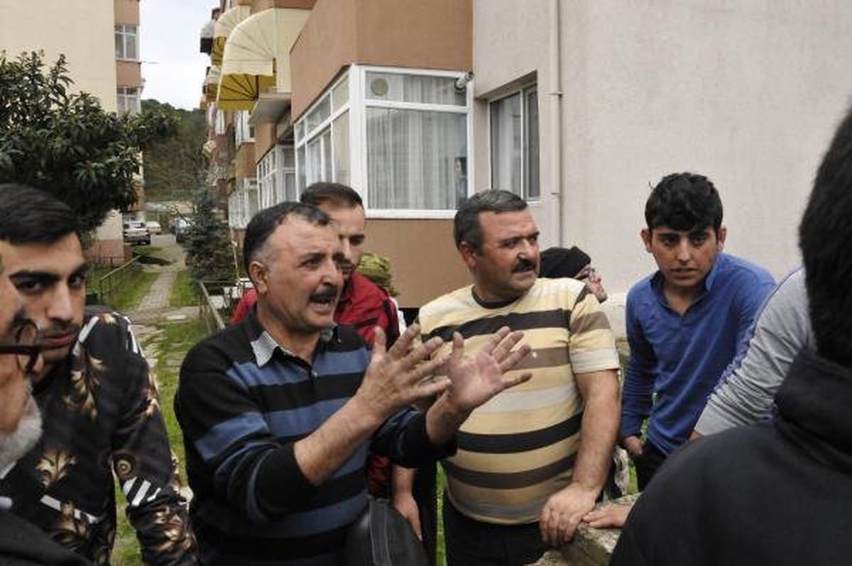 Evde Çıkan Yangında 12 Kişi Canını Kurtardı