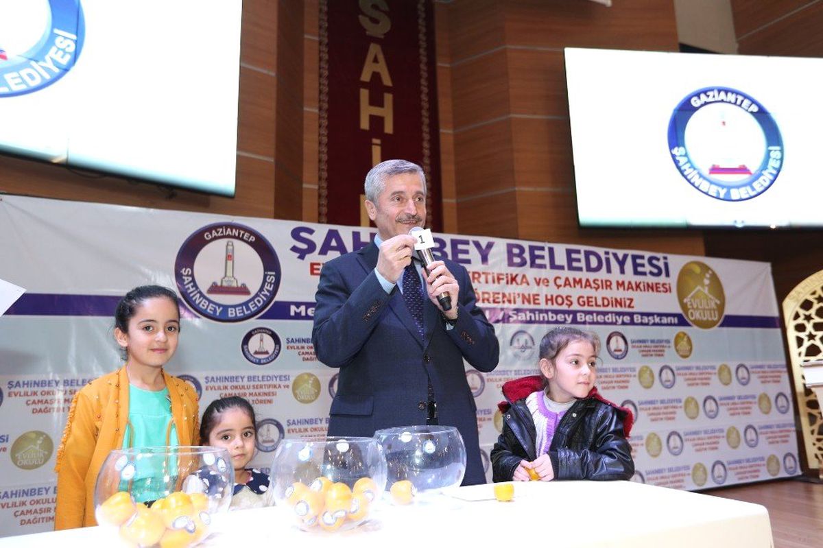 Evlilik Okulu Projesi ile 26 Bin 874 Çifte Eğitim Verildi
