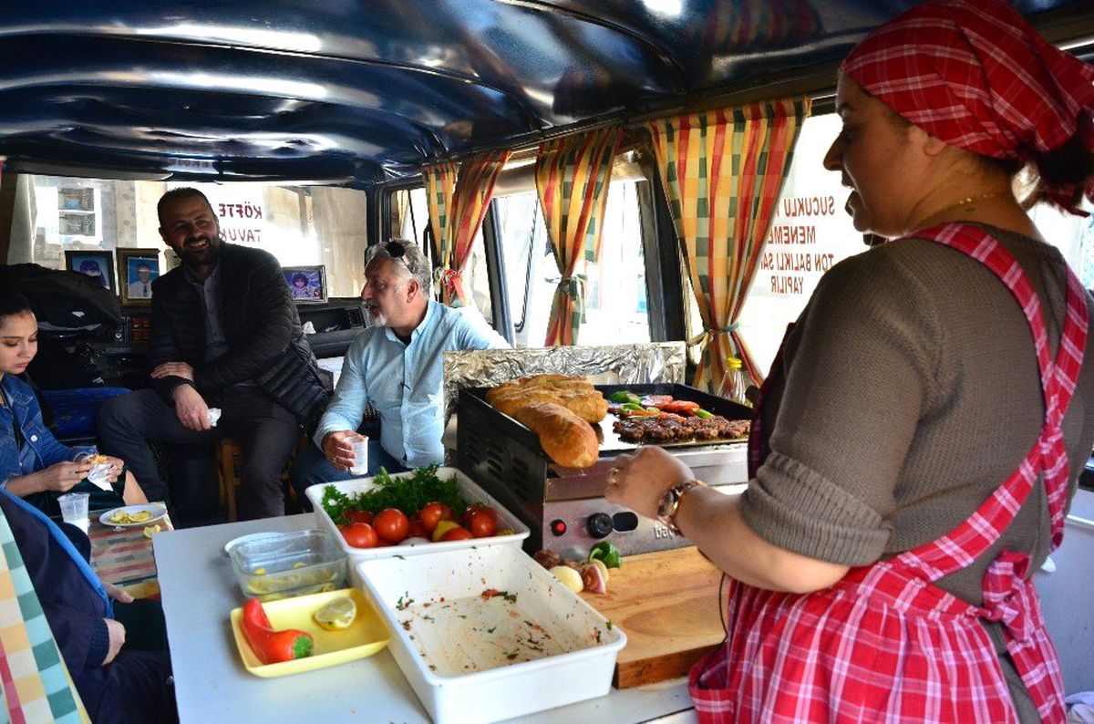 Fatoş Ablanın Köftesini Yemeye Doyamıyorlar