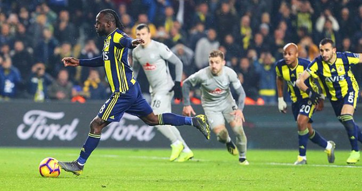 Fenerbahçe\'den Penaltı Açıklaması: Hakemi Tebrik Ederiz