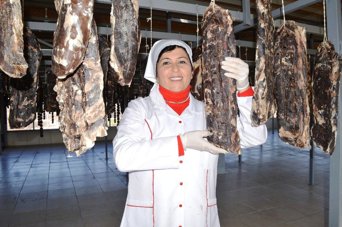 Gelin Geldiği Evde Tanıştığı Kastamonu Pastırmasını 27 Yıldır Elleriyle Üretiyor