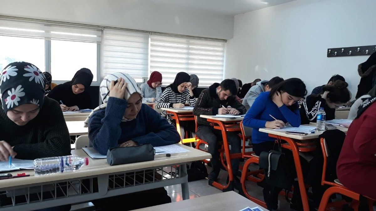 Halk Eğitim Merkezindeki Üniversiteye Hazırlık Kurslarına Yoğun İlgi
