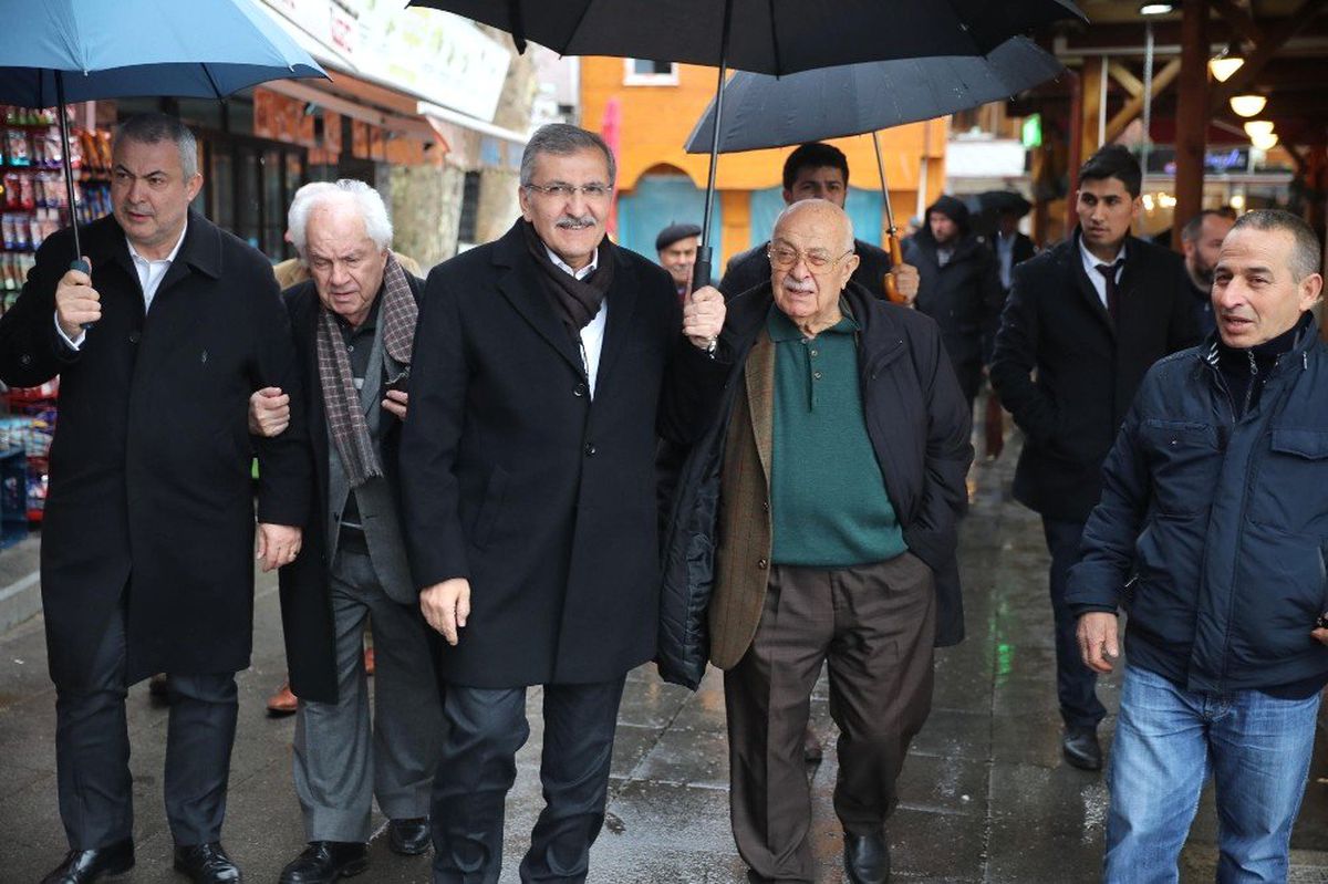 Hüseyin Amcadan Murat Aydın\'a, "Tartışmasız Ailemin Oyu Sana" Sözü
