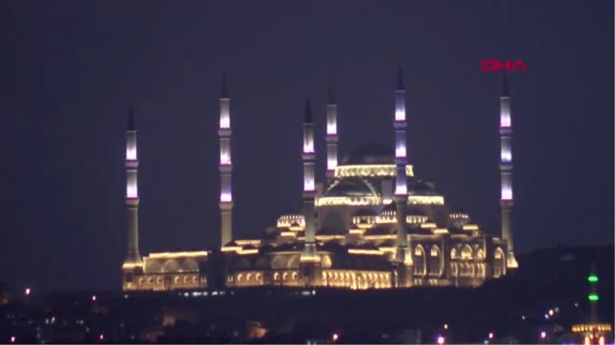 Işıklandırma Testleri Yapılan Çamlıca Camii Böyle Görüntülendi