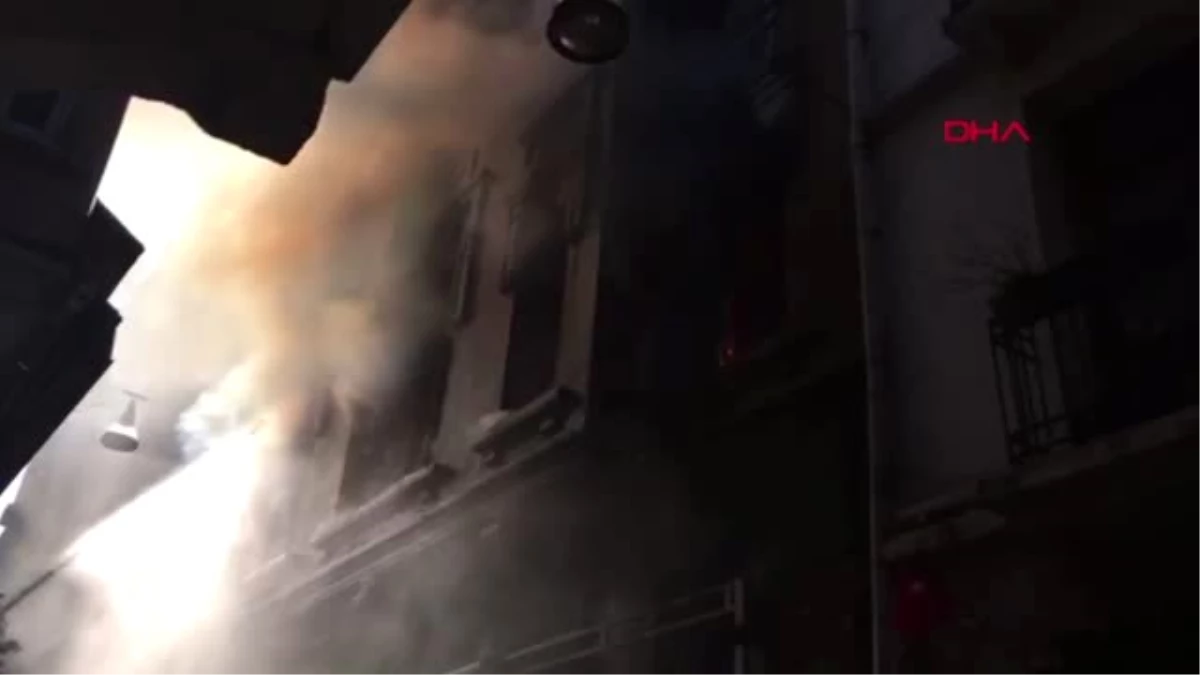 İstanbul- Beyoğlu\'nda Yangın Paniği