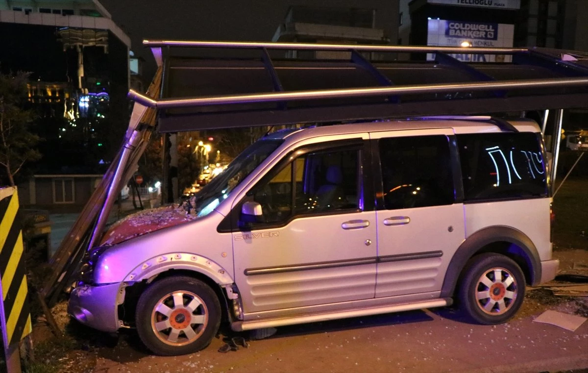 İstanbul\'da Trafik Kazası: 1 Yaralı
