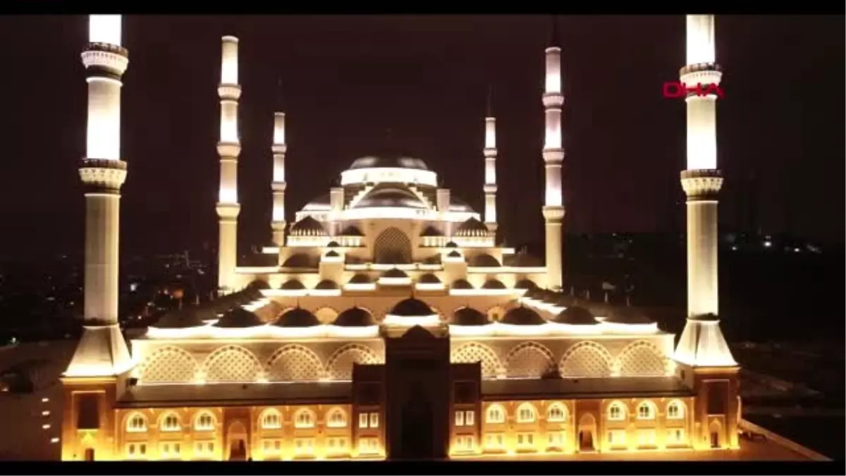 İstanbul- Işıklandırma Testleri Yapılan Çamlıca Camii Böyle Görüntülendi