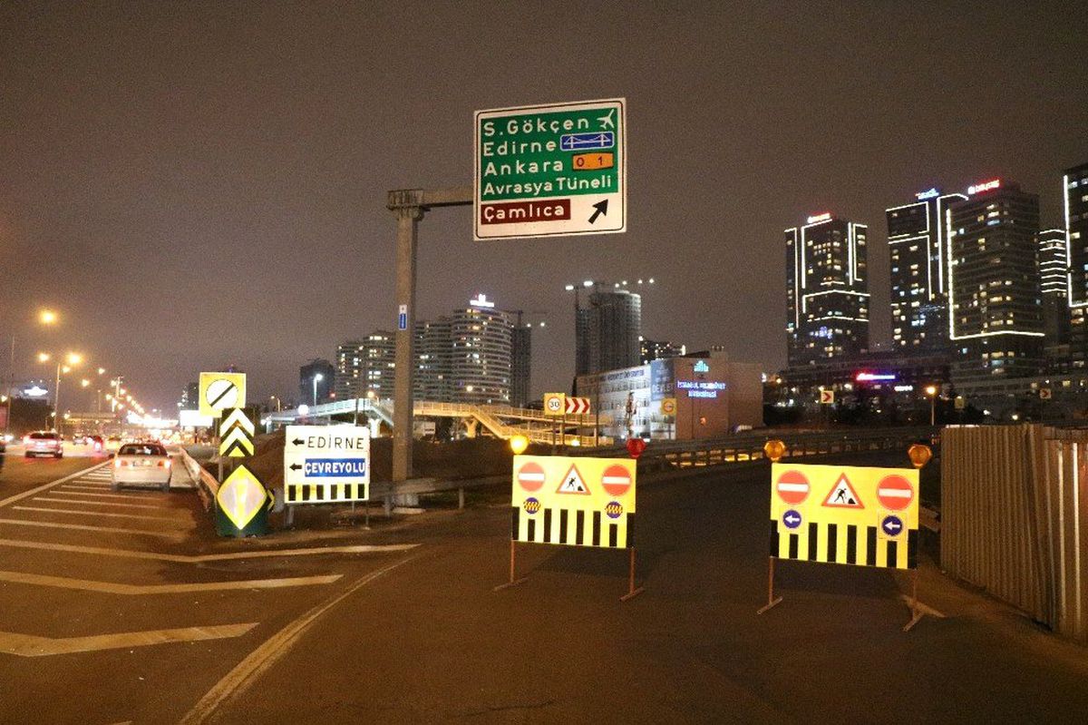 Kadıköy-Uzunçayır Kavşağı\'nda Çelik Kirişlerin Montajına Başlandı