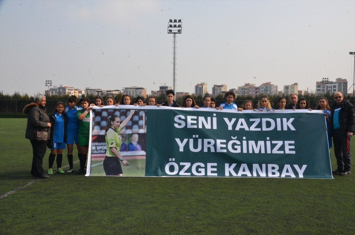 Kadın Futbolcular Vefat Eden Kadın Hakemi Unutmadı