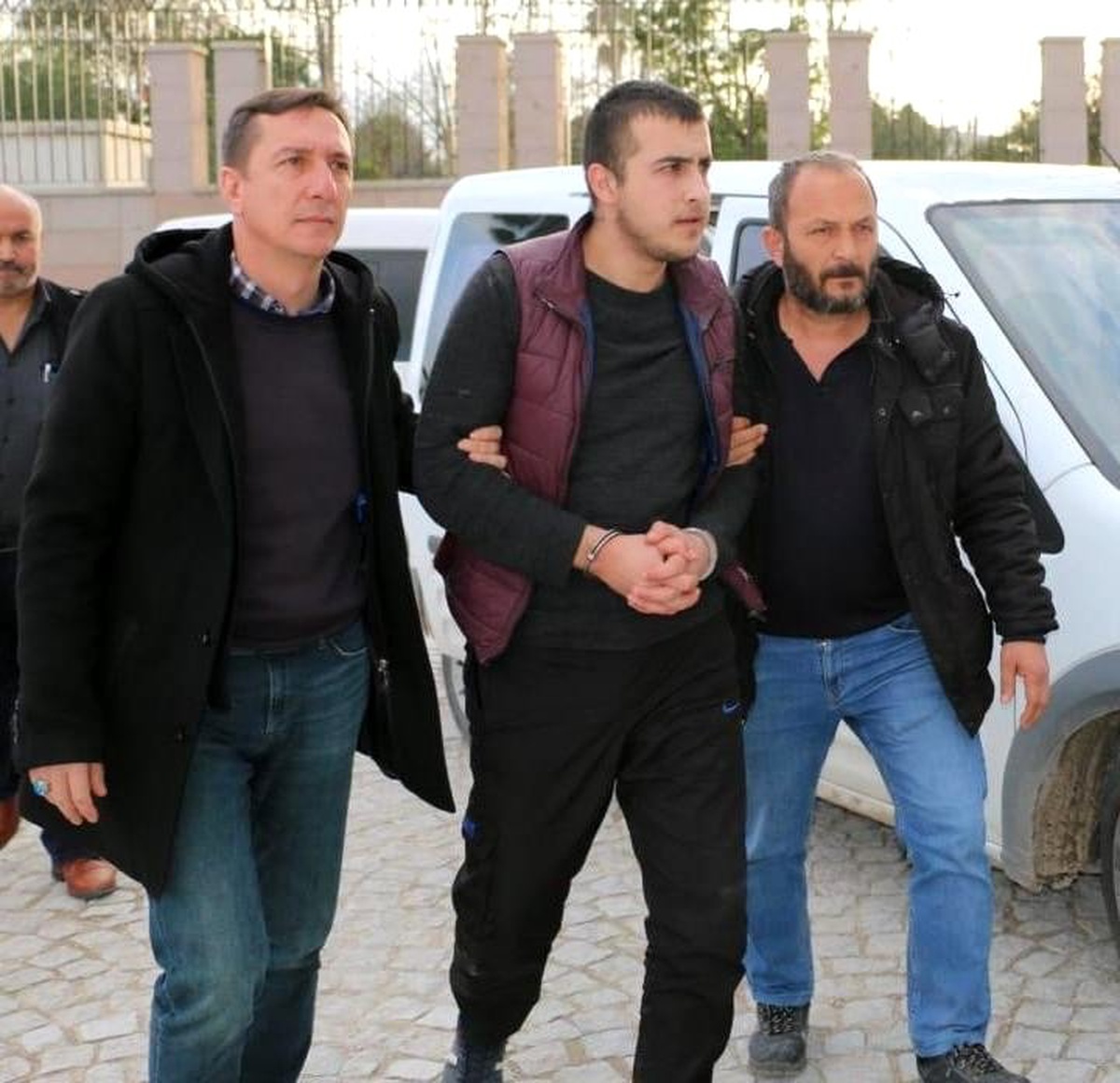 Katil Zanlısı Kardeşler Tarlada Yakalandı