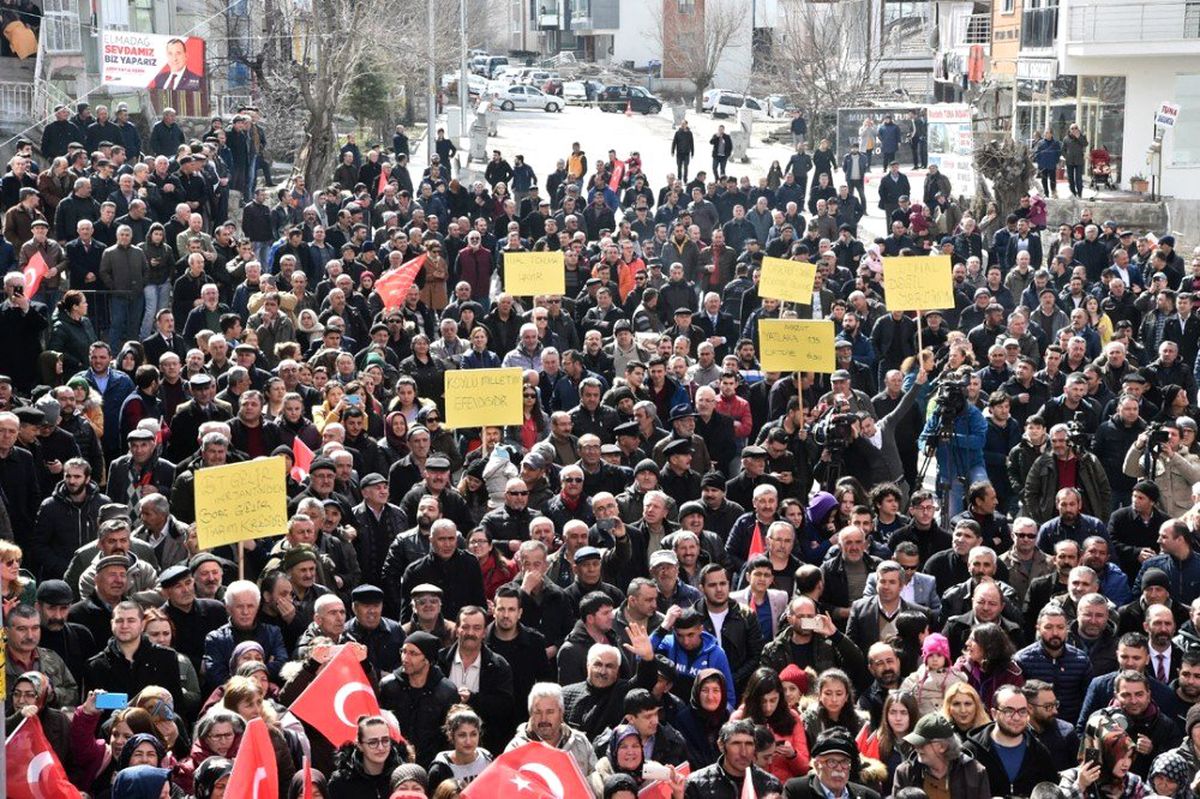 Kılıçdaroğlu, Elmadağ\'da Vatandaşlarla Buluştu
