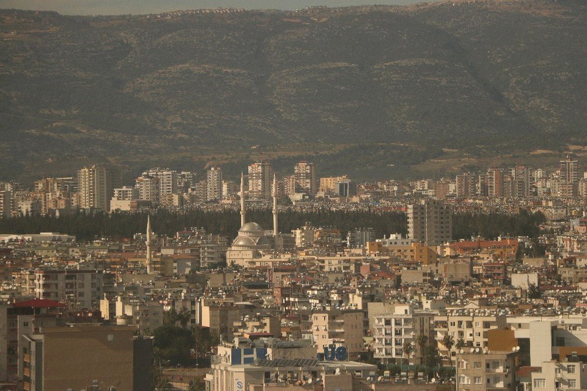 Mersin Kent Merkezinin En Yeşil Alanı Şehir Mezarlığı