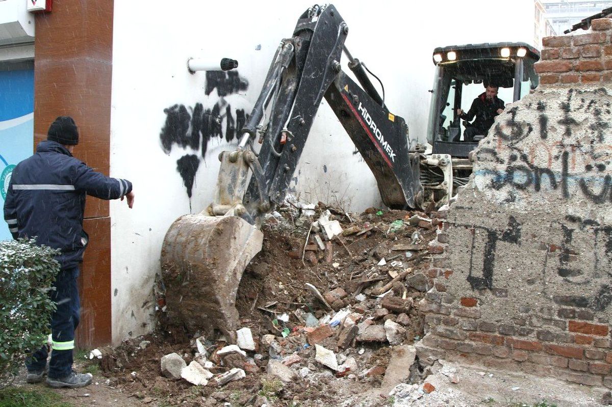 Odunpazarı Belediyesi Metruk Binalarda Çalışmalarına Devam Ediyor