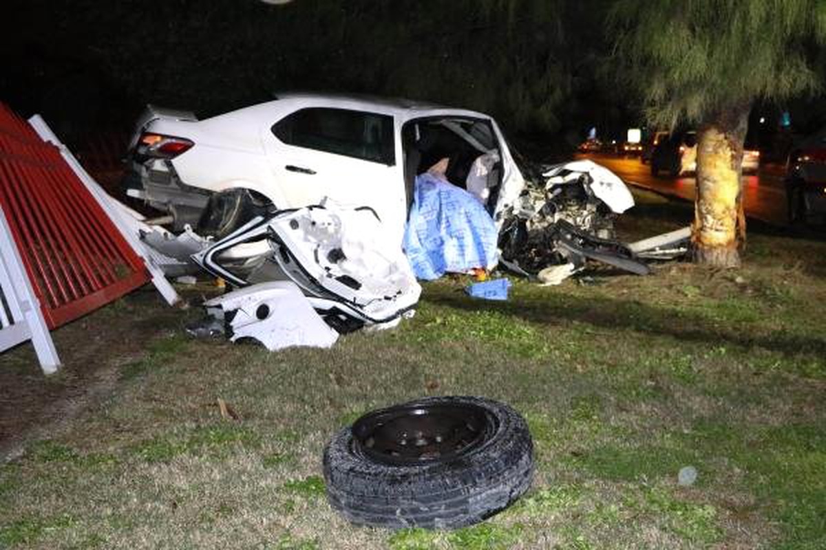 Otomobiliyle Makas Atarken Kaza Yapan Sürücü Öldü