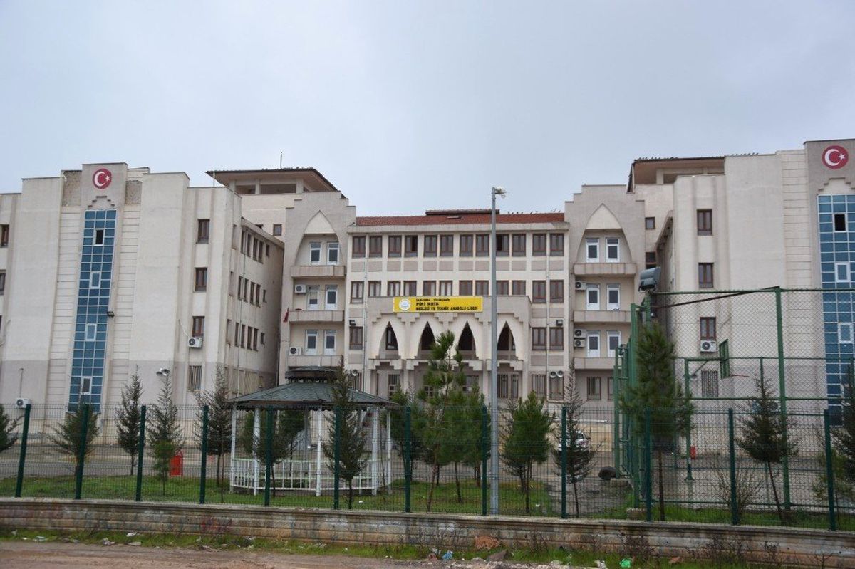 Şanlıurfa\'da Öğrencilerin Müdür Tarafından Dövüldüğü İddiası