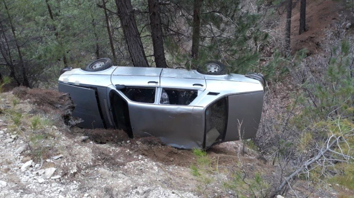 Şarampole Devrilen Araçta 2 Kişi Yaralandı