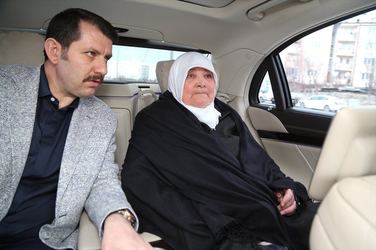 Şehit Annesi, Oğlunun İsmini Okulda Görünce Duygulandı