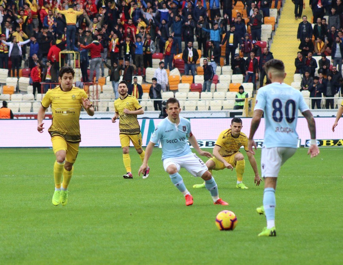 Spor Toto Süper Lig: Evkur Yeni Malatyaspor: 0 - Medipol Başakşehir: 1 (İlk Yarı)