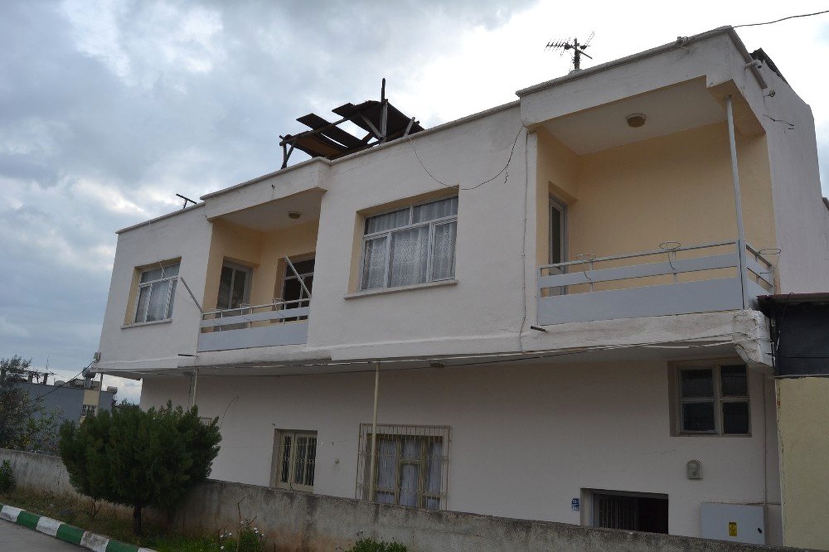 Tartıştığı Eşini Oğlunun Gözü Önünde Bıçakladı