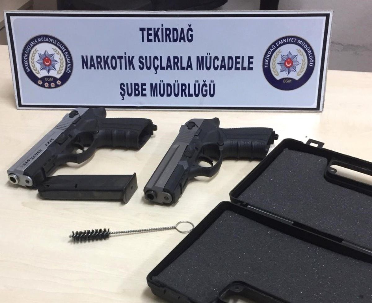 Tekirdağ\'da 2 Adet Ruhsatsız Tabanca Ele Geçirildi