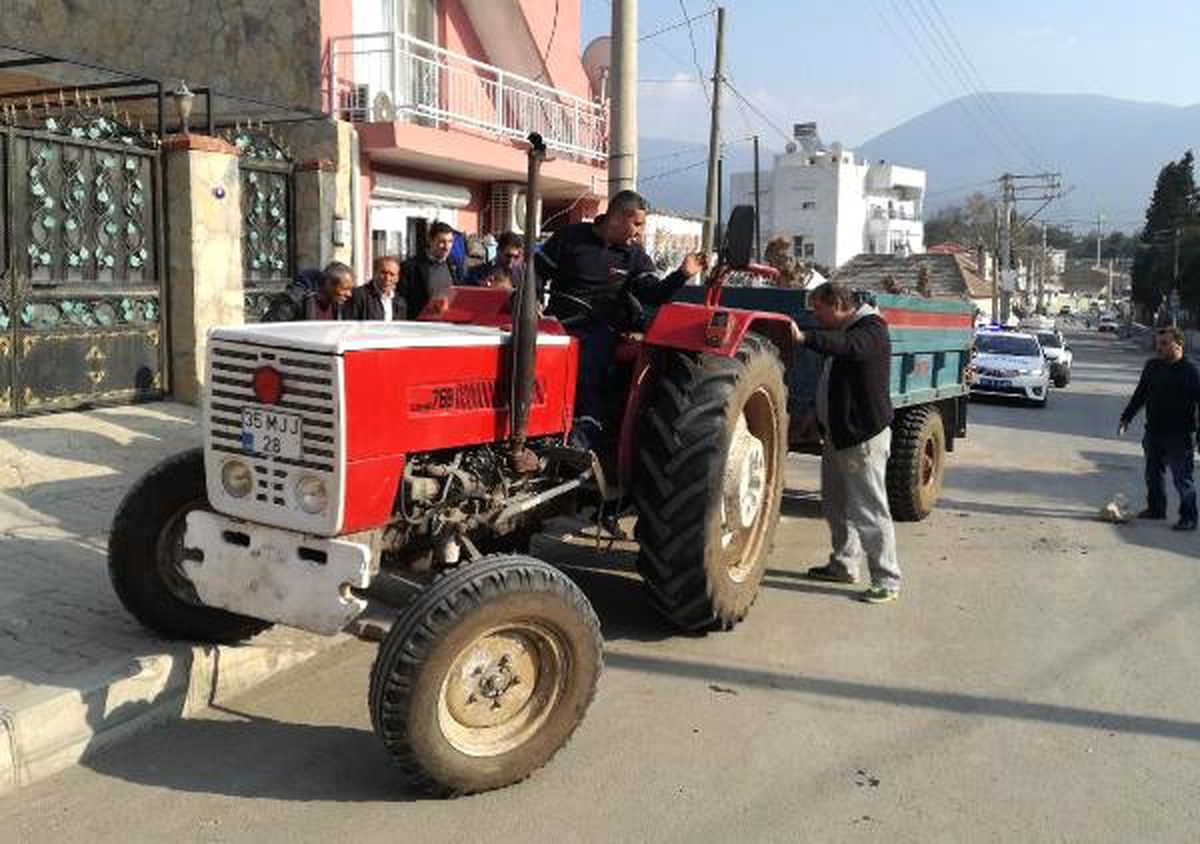 Traktör Römorku Devrildi, Maçtan Dönen 9 Genç Yaralandı